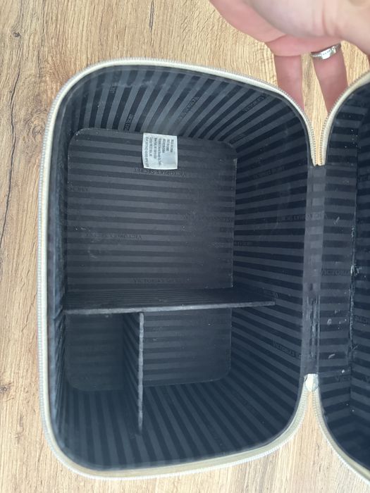 Geanta cosmetice Victoria’s Secret - travel make up rigid case