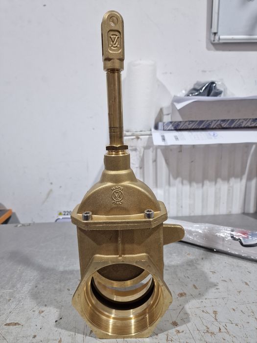 Robinet vidanja 4 toli import Italia original preț 1150 lei se poate t