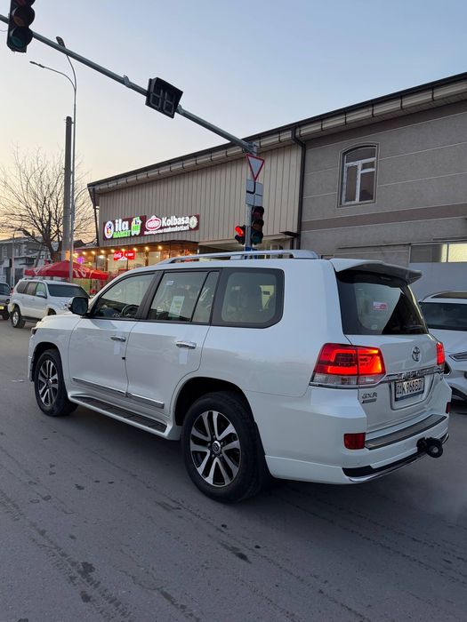 Toyota Land Cruiser 200