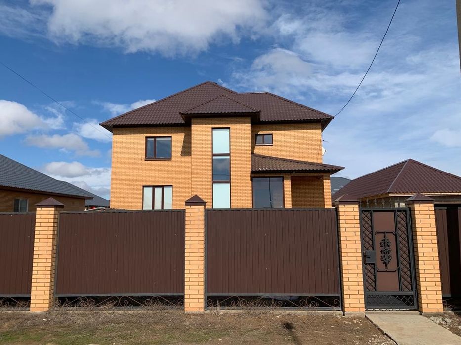 Продам  трехуровневый коттедж