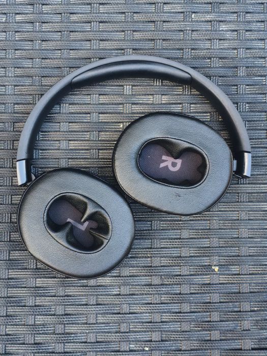 Vând căști JBL 760NC