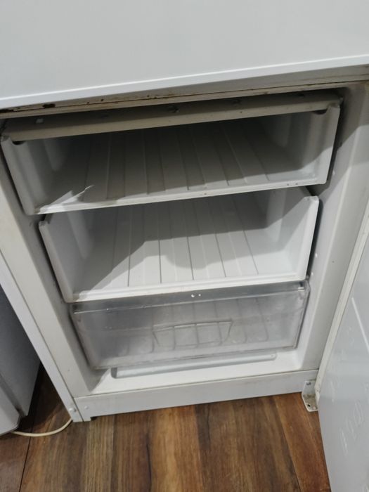 Холодильник indesit продам