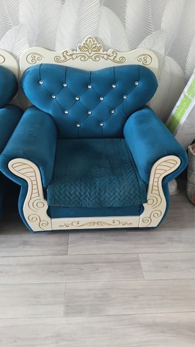 Диван с 2-мя креслами. Продам.