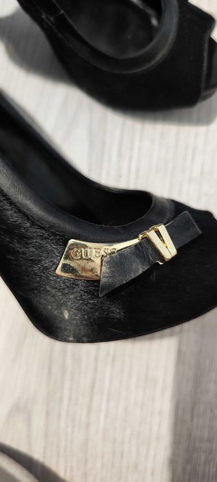 Отворени токчета Guess