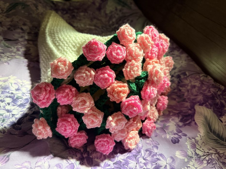 Трендовый вязаный букет плед