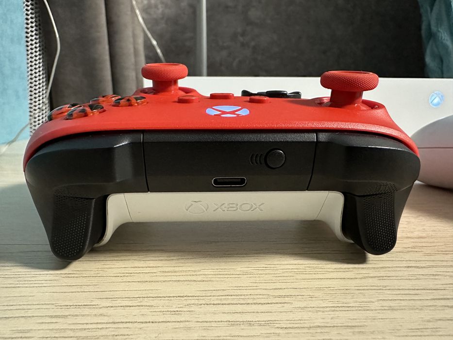 Продам XBOX series S + 2 геймпада