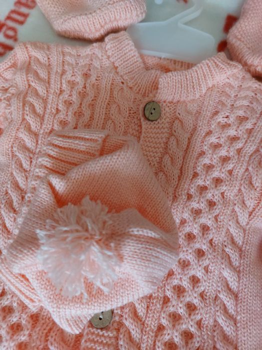 Вязанный костюм на новорожденную девочку +1-4