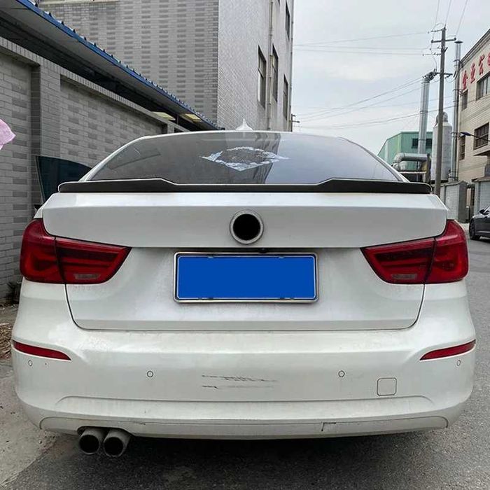 Eleron Lip Codita Portbagaj BMW Seria 3 F34 GT, Model M4, Negru Lucios