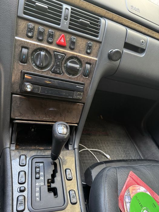 Mercedes Benz W210