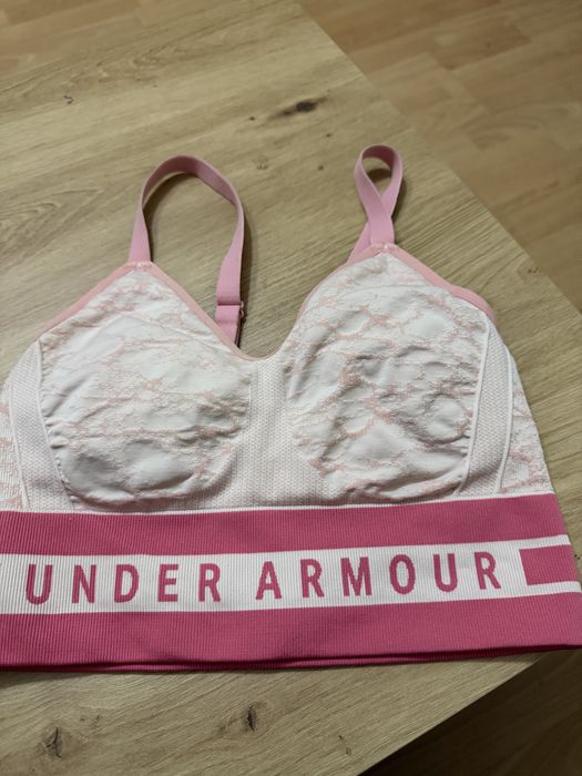 Bustiera sport Under Armour culoare ff frumoasa