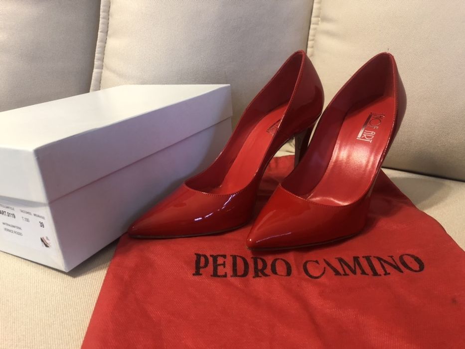 Дамски лачени обувки