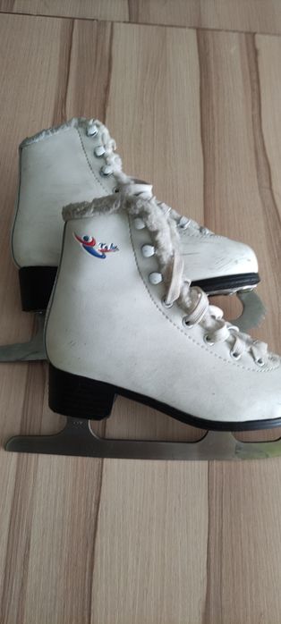 Детские коньки и валенки