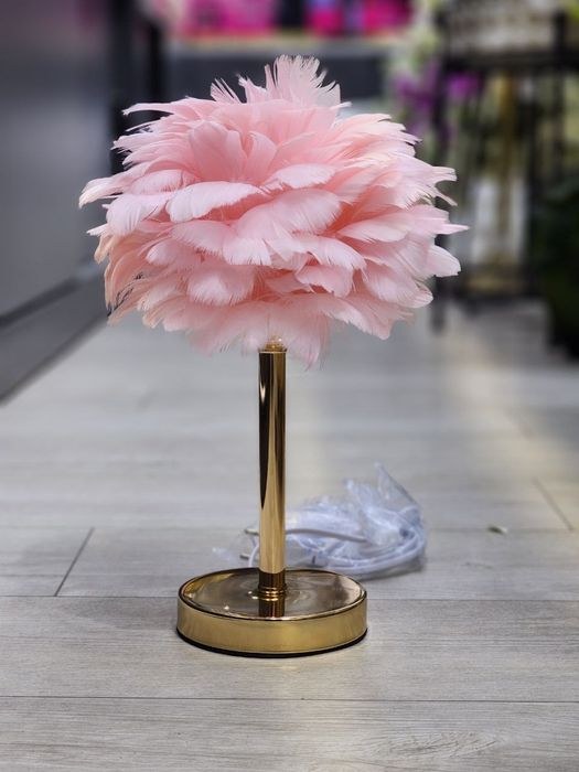 Светодиодная настольная лампа с перьями