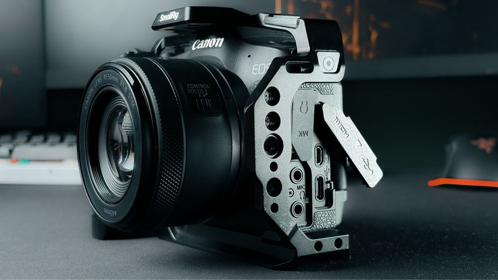 Комплект Фотоапарат Canon R8 + Canon 50mm + Canon 16mm