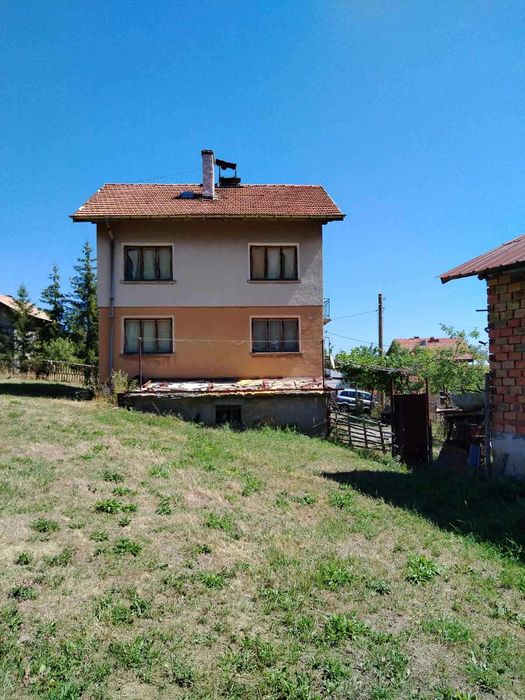 Продавам къща в с.Зимевица