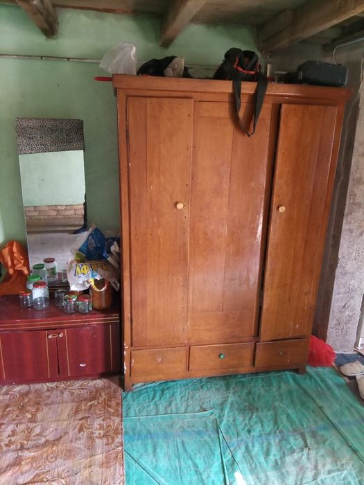Usi shkaflar ham truma satiladi obshi 600000 som jane bir truma bar