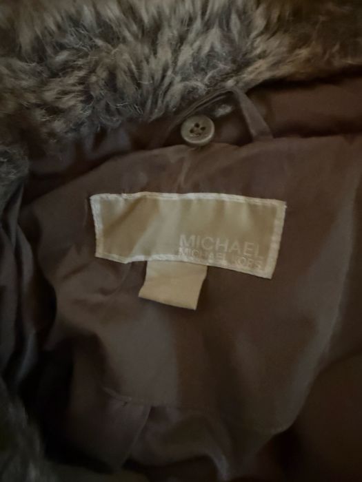 Бежово яке на Michael Kors