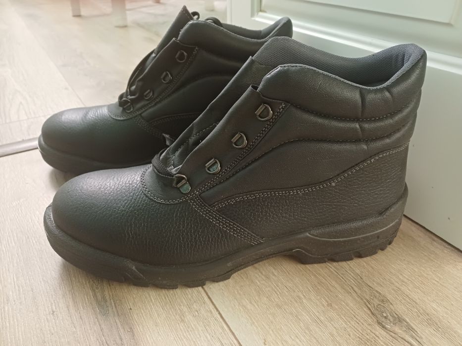 Работни обувки с метално бомбе