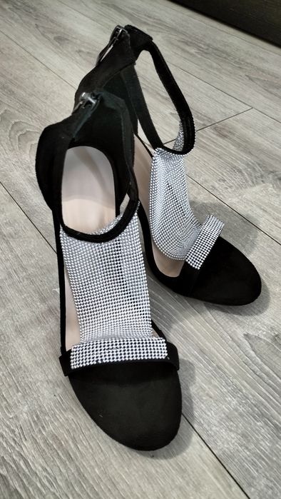 Sandale piele întoarsă negre noi