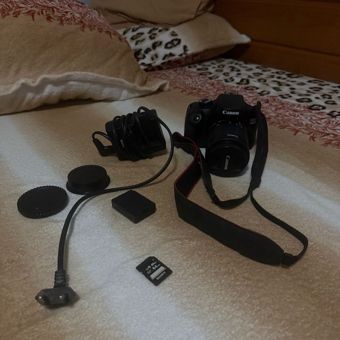 Canon 4000d Body+ Obiectiv 15-55ms+Sd Card 64gb +Curea +Acumulator+ Baterie