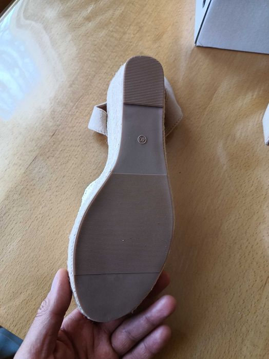 Дамски обувки чисто нови