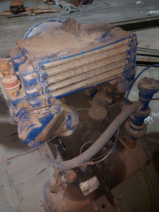 Продам поршневой компрессор