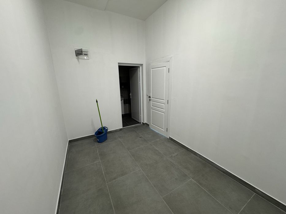 Дава се под наем Магазин в Търговище, Изток 1 - 70 кв.м за 510 € - Снимка #3