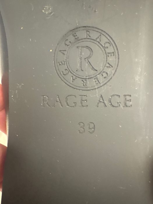 Черни чехли Rage Age