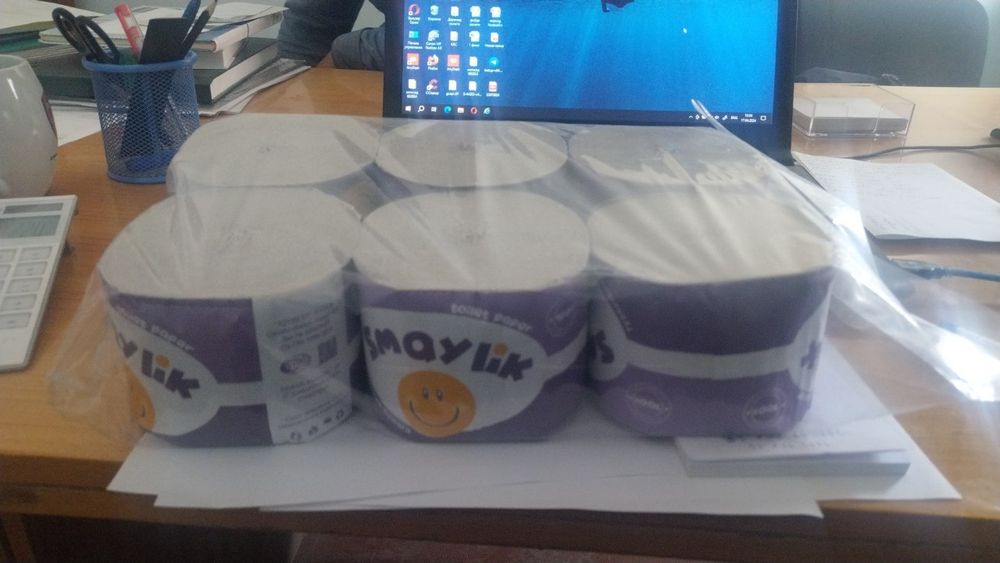 Tualet qogʻozi (туалетная бумага) sotiladi