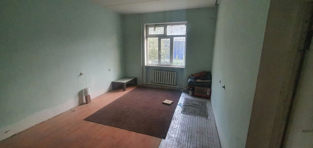 Участок 6 соток с коттеджем на 8 комнат,свет,вода,газ,канализация есть