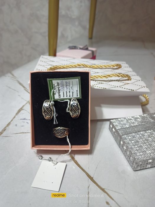 Продам красивый серебряный набор