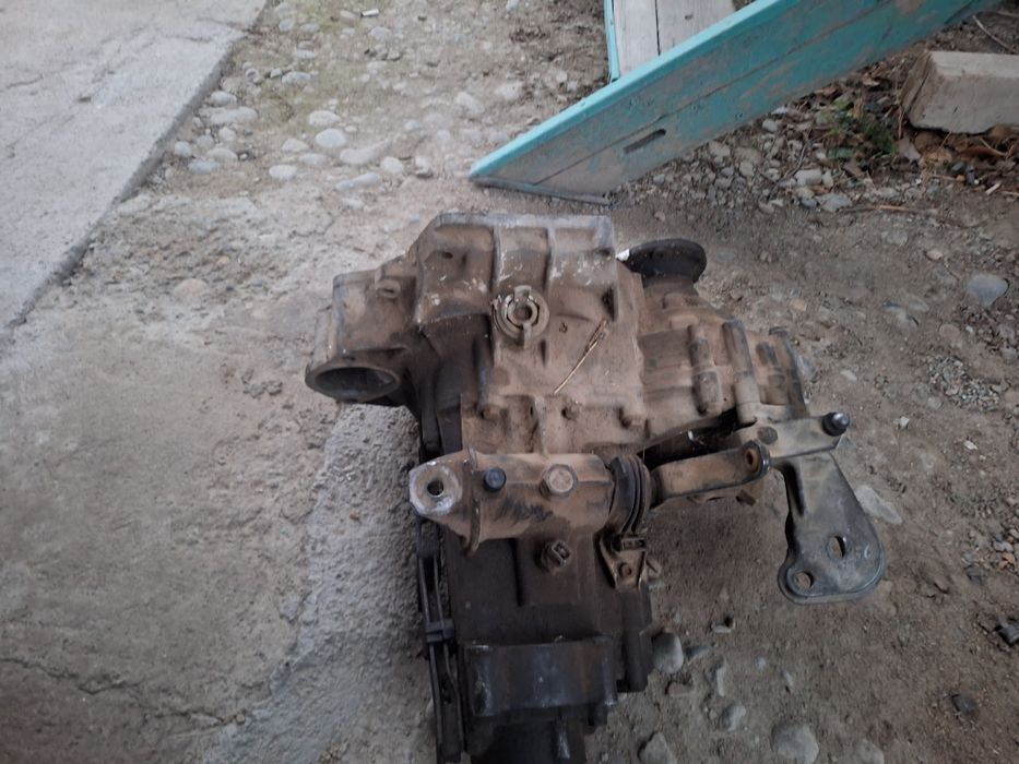 Продается каробка на гольф3 объем 2.0