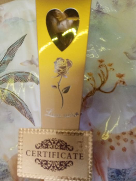 Изкуствена роза със златно покритие 24к с подарък кутия