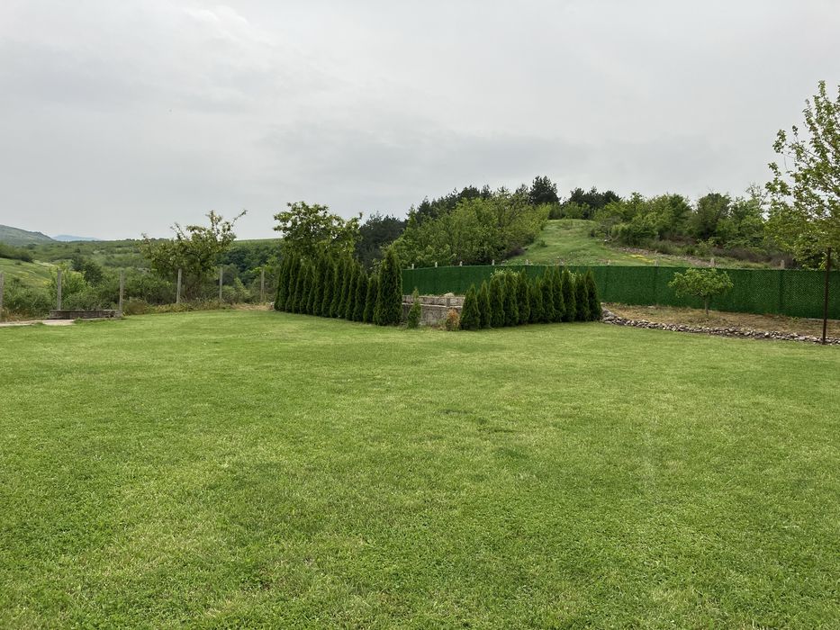 Изграждане на Огради с Метално Пано