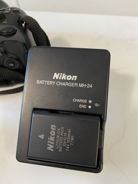 Nikon D5100 с китов обектив и аксесоари