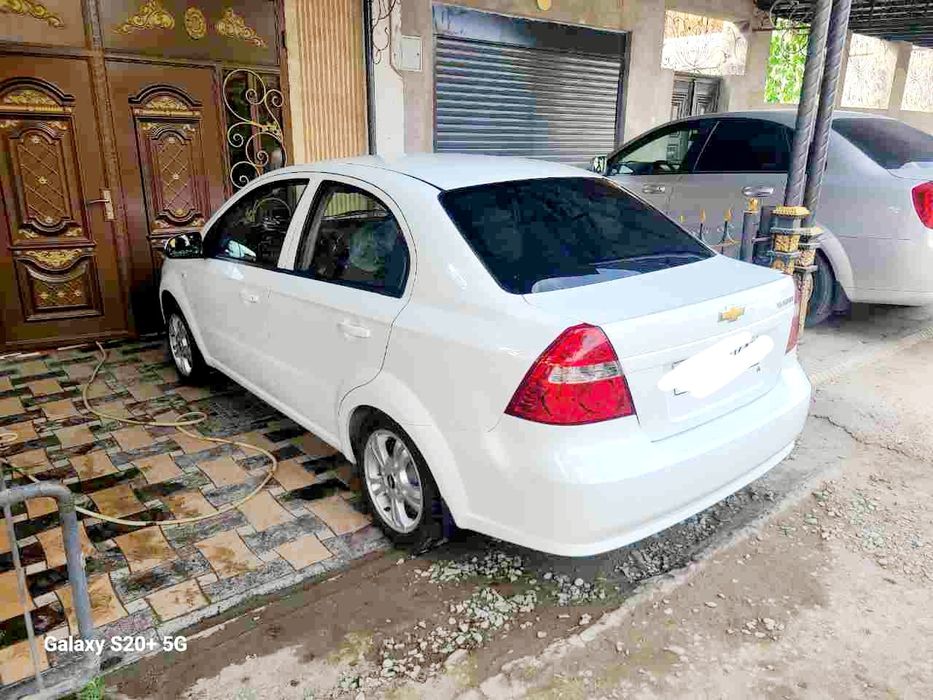 Nexia 3 sotiladi toza