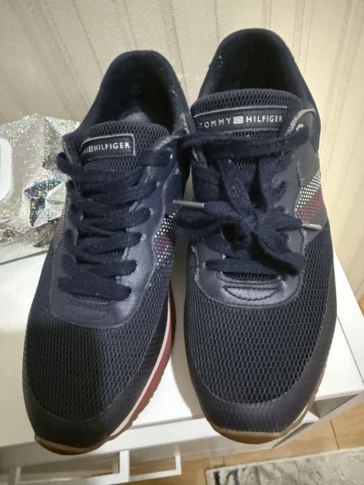 Продам кроссовки, Tommy Hilfiger