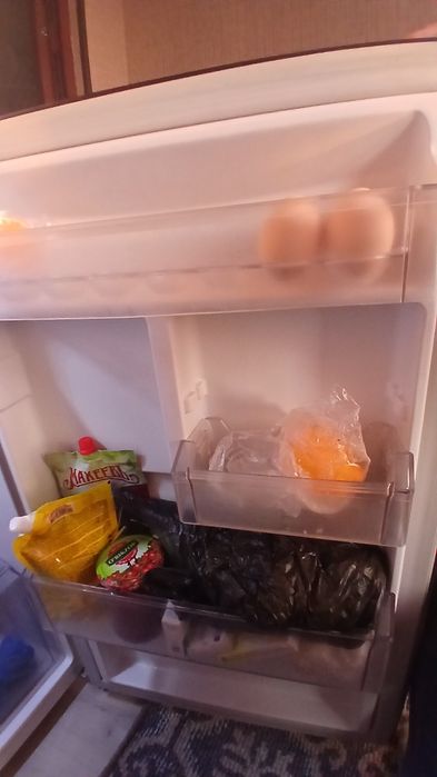 Muzlatgich  sotiladi