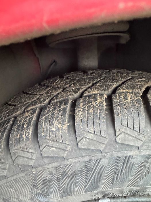 Cauciucuri de iarnă R13 165/70 79T utilizate o lună cu tot cu jante