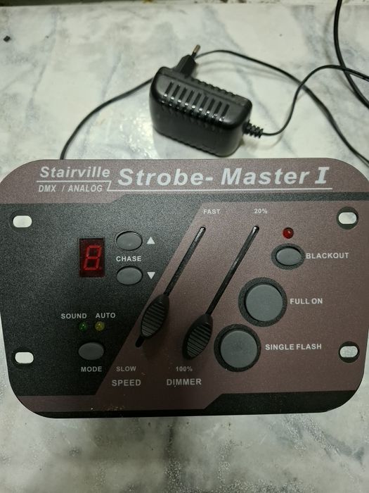 Stairville Strobe 1500Dmx - set 3 buc, 1500 W , la cutie