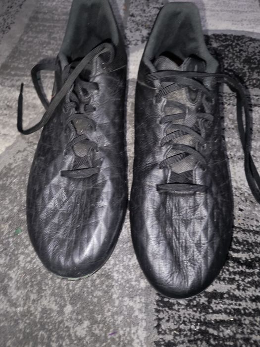 Vând ghete de fotbal