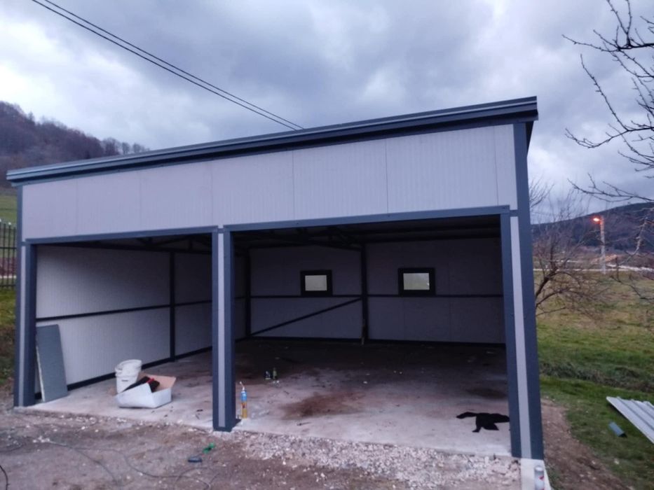 Vand garaj metalic  din panouri sandwich