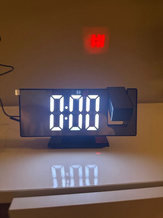 LED огледален часовник с прожекция