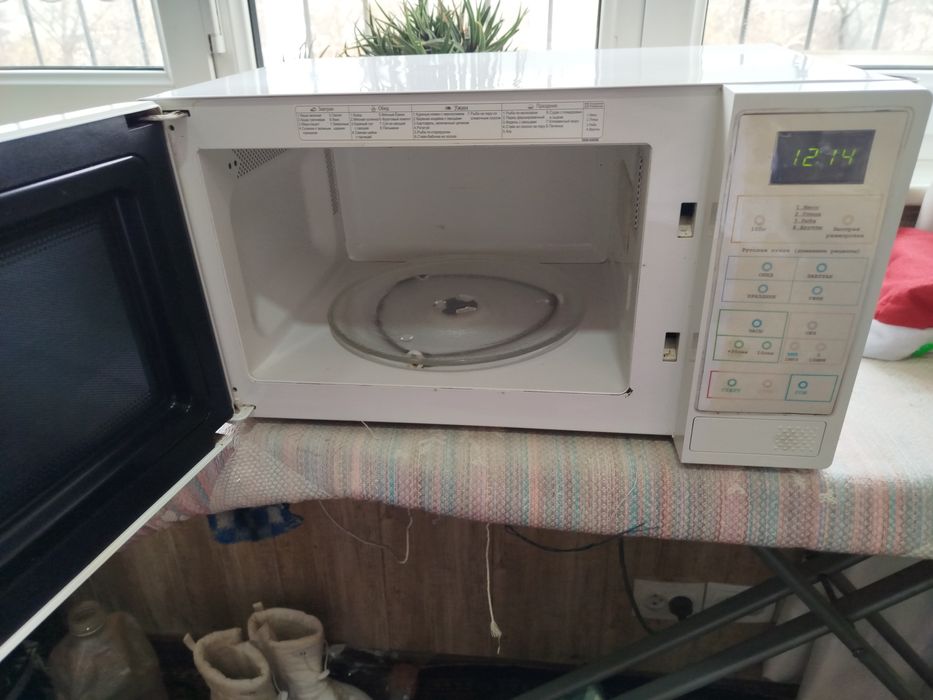 Микроволновая печь Самсунг 800 ватт, 20 литров