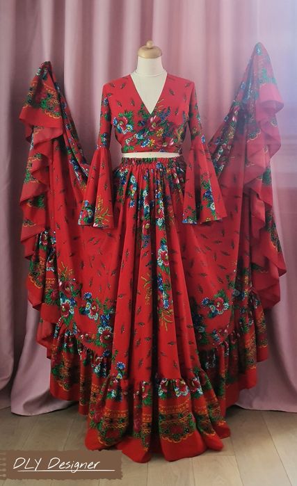 Compleu gipsy roșu