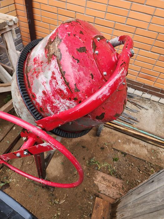 Продам две бетономешалки