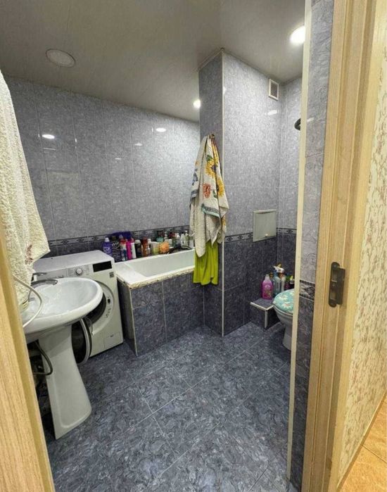 Срочно продаётся Чилонзор4 2/4/4 мебель+техника ремонт срений !!!