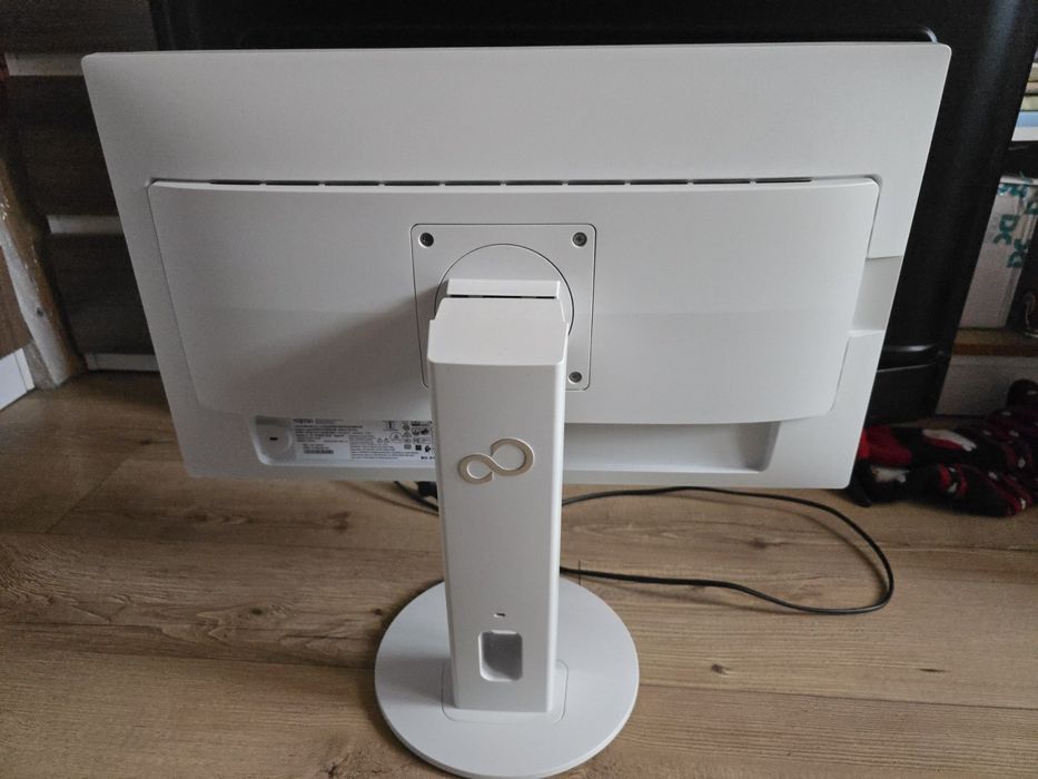 Монитор fujitsu 24"