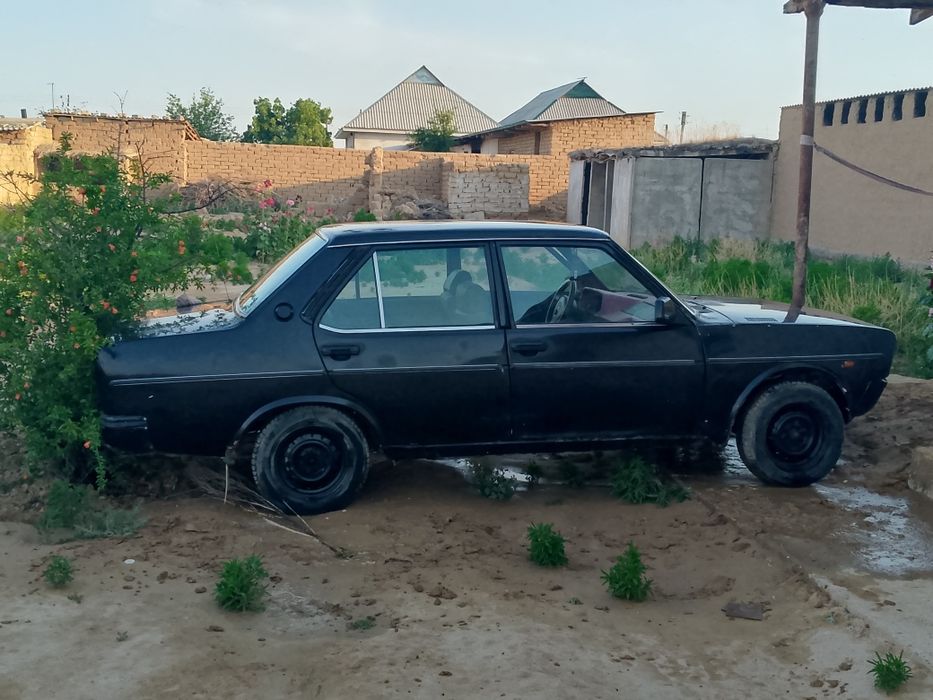 1985 yil  rusumi Fiat jugili mator quyilgan binzinda saloni narmali