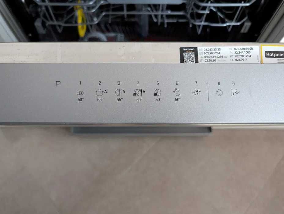Mașină de spălat vase Hotpoint HFC3C41CWX, 14 seturi, Clasa C, Inox – Stare foarte bună